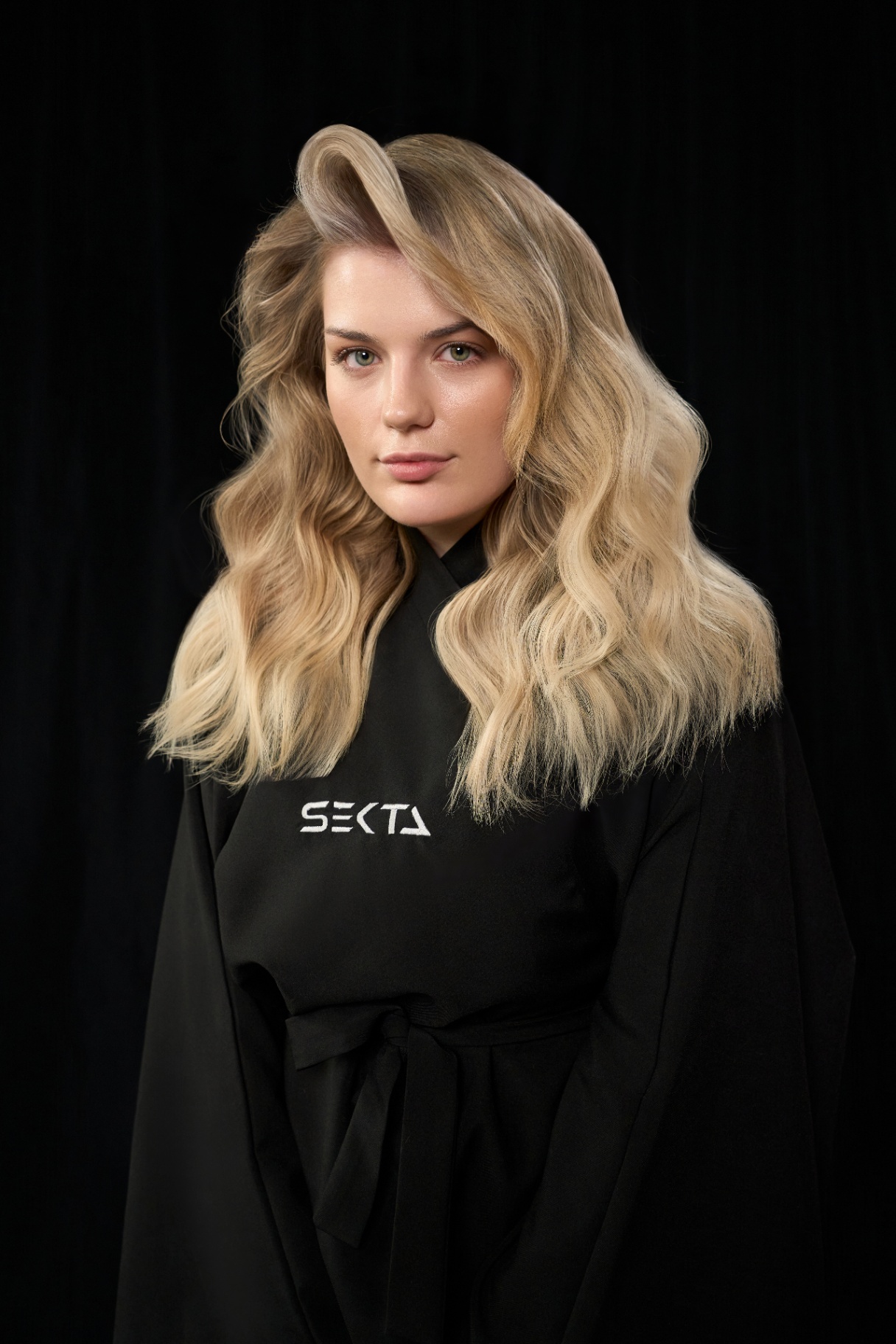 Risultato blonde mosso durante un evento firmato Elena Stadnik